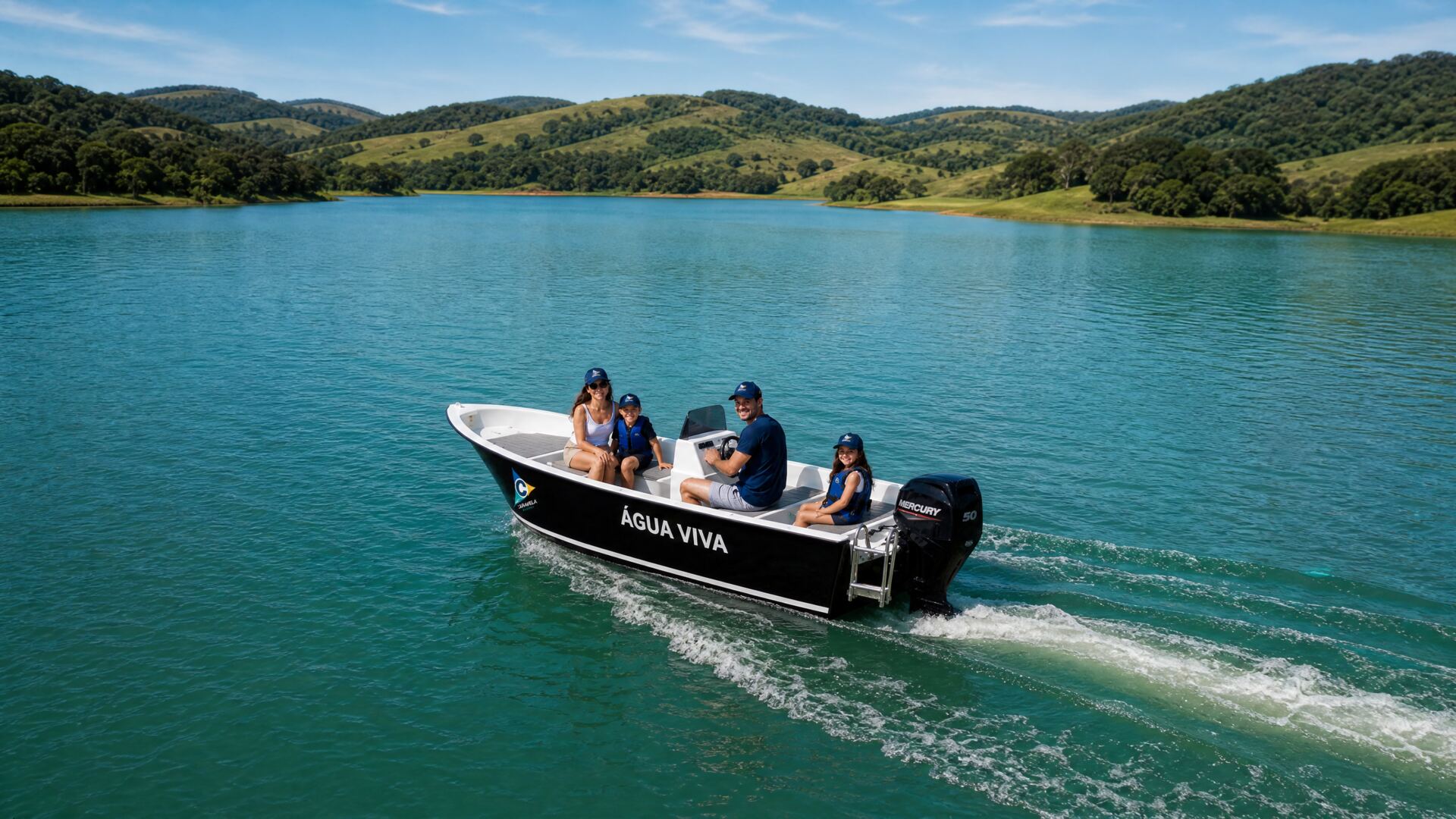 Vista aérea da família navegando de barco na represa