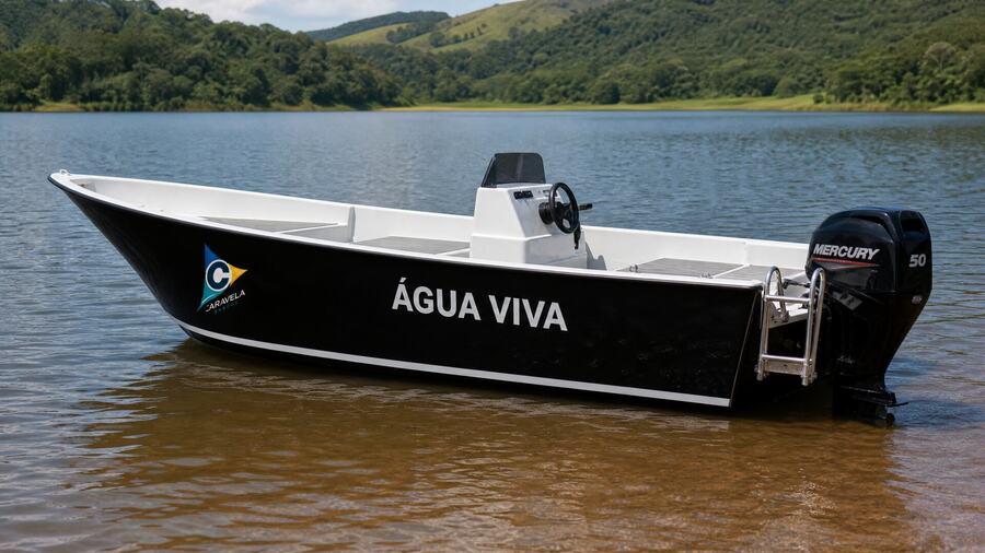 Barco Água Viva, modelo Sparta 480, ancorado na Represa de Nazaré Paulista